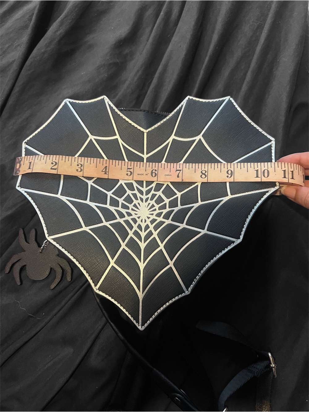 MAD Engine Black Heart Spiderweb Backpack with White Webbing - Picture 5 of 6